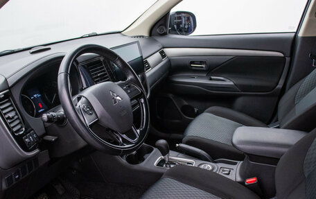 Mitsubishi Outlander III рестайлинг 3, 2015 год, 1 820 000 рублей, 10 фотография