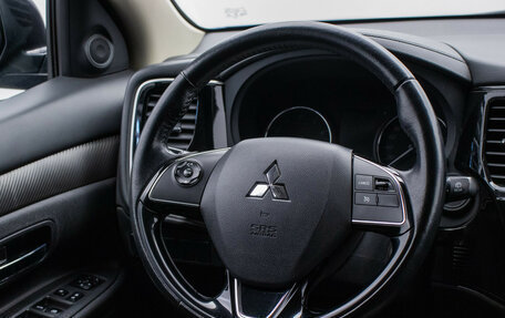 Mitsubishi Outlander III рестайлинг 3, 2015 год, 1 820 000 рублей, 15 фотография