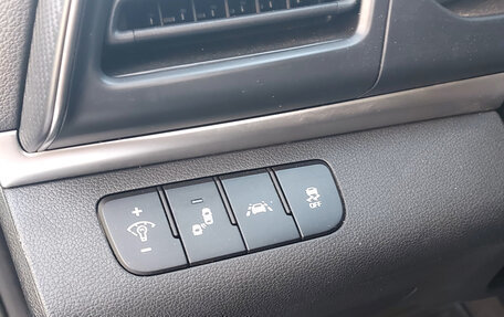 Hyundai Elantra VI рестайлинг, 2019 год, 1 800 000 рублей, 6 фотография