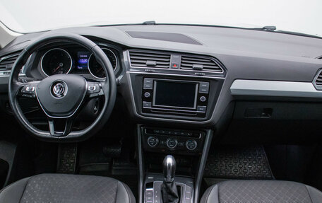 Volkswagen Tiguan II, 2017 год, 2 640 000 рублей, 13 фотография