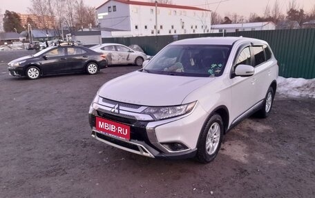 Mitsubishi Outlander III рестайлинг 3, 2018 год, 2 390 000 рублей, 1 фотография