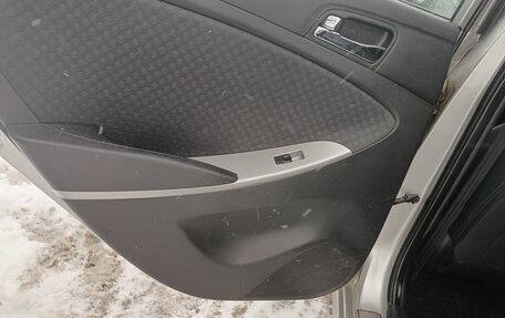 Hyundai Solaris II рестайлинг, 2010 год, 650 000 рублей, 9 фотография