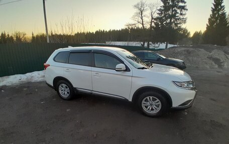 Mitsubishi Outlander III рестайлинг 3, 2018 год, 2 390 000 рублей, 3 фотография