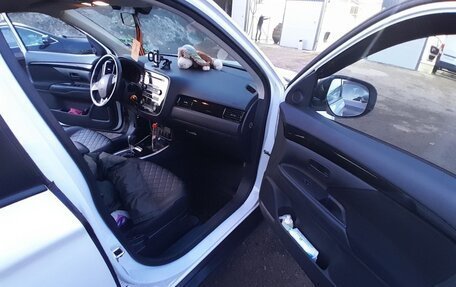 Mitsubishi Outlander III рестайлинг 3, 2018 год, 2 390 000 рублей, 8 фотография