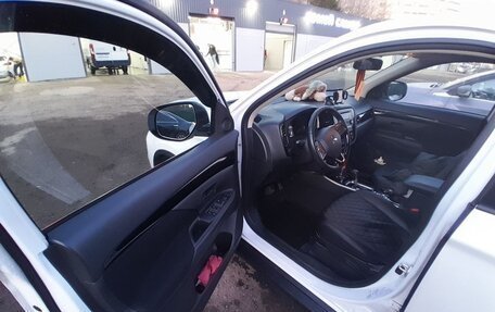 Mitsubishi Outlander III рестайлинг 3, 2018 год, 2 390 000 рублей, 6 фотография