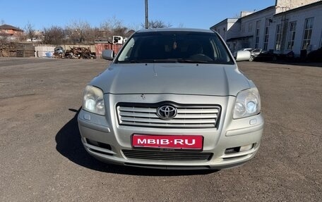 Toyota Avensis III рестайлинг, 2004 год, 550 000 рублей, 1 фотография