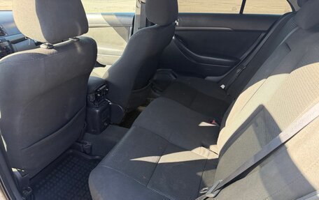 Toyota Avensis III рестайлинг, 2004 год, 550 000 рублей, 7 фотография