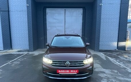 Volkswagen Tiguan II, 2021 год, 4 499 000 рублей, 2 фотография