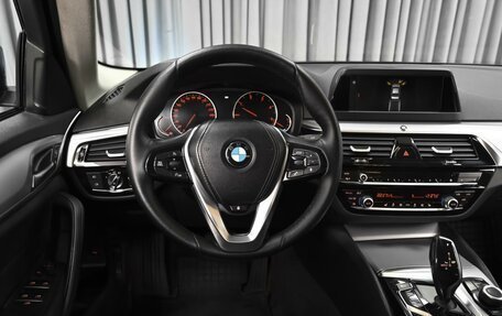 BMW 5 серия, 2018 год, 2 399 000 рублей, 13 фотография