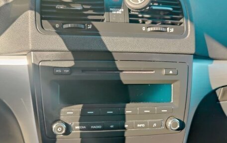 Skoda Yeti I рестайлинг, 2015 год, 1 500 000 рублей, 11 фотография