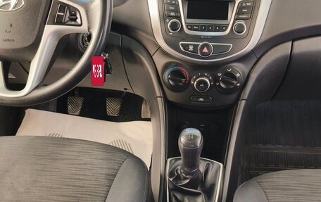 Hyundai Solaris II рестайлинг, 2016 год, 1 300 000 рублей, 12 фотография