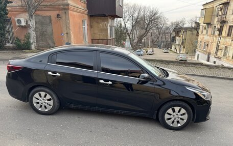 KIA Rio IV, 2018 год, 1 050 000 рублей, 5 фотография