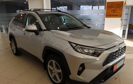 Toyota RAV4, 2020 год, 3 550 000 рублей, 3 фотография