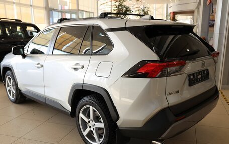 Toyota RAV4, 2020 год, 3 550 000 рублей, 7 фотография