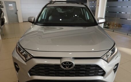 Toyota RAV4, 2020 год, 3 550 000 рублей, 2 фотография