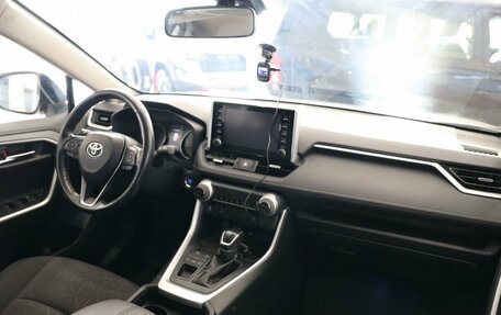 Toyota RAV4, 2020 год, 3 550 000 рублей, 16 фотография