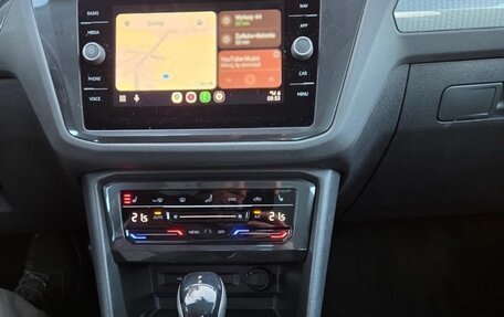 Volkswagen Tiguan II, 2021 год, 2 300 000 рублей, 21 фотография