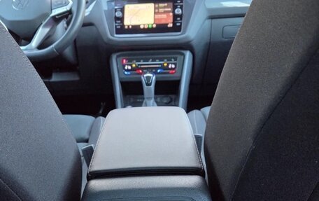 Volkswagen Tiguan II, 2021 год, 2 300 000 рублей, 20 фотография