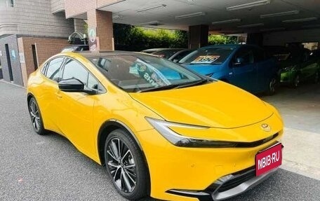 Toyota Prius IV XW50, 2023 год, 3 150 000 рублей, 1 фотография