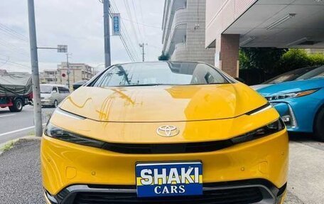 Toyota Prius IV XW50, 2023 год, 3 150 000 рублей, 5 фотография
