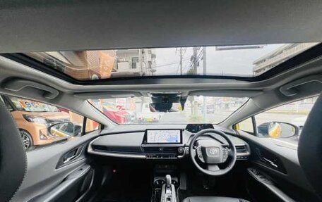 Toyota Prius IV XW50, 2023 год, 3 150 000 рублей, 7 фотография