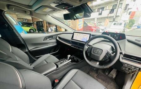 Toyota Prius IV XW50, 2023 год, 3 150 000 рублей, 8 фотография