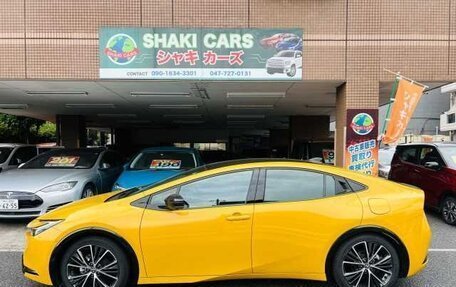 Toyota Prius IV XW50, 2023 год, 3 150 000 рублей, 4 фотография