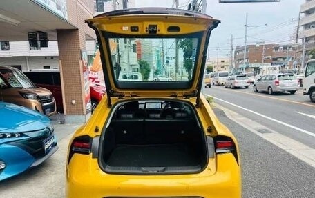 Toyota Prius IV XW50, 2023 год, 3 150 000 рублей, 9 фотография