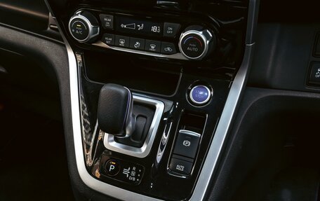 Nissan Serena IV, 2018 год, 2 100 000 рублей, 14 фотография