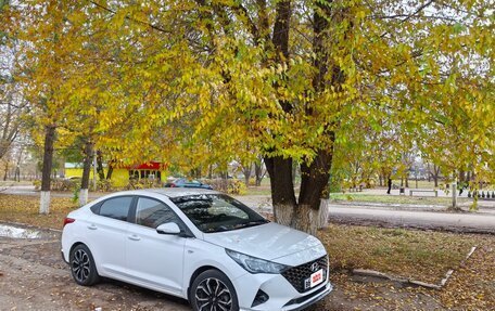 Hyundai Solaris II рестайлинг, 2021 год, 1 380 000 рублей, 1 фотография