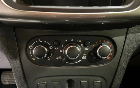 Renault Logan II, 2021 год, 900 000 рублей, 21 фотография