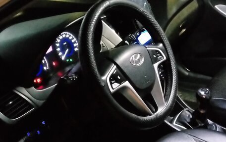 Hyundai Solaris II рестайлинг, 2011 год, 750 000 рублей, 6 фотография