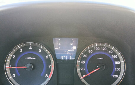 Hyundai Solaris II рестайлинг, 2014 год, 800 000 рублей, 16 фотография