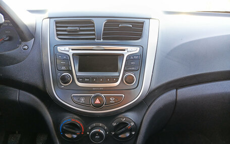 Hyundai Solaris II рестайлинг, 2014 год, 800 000 рублей, 18 фотография