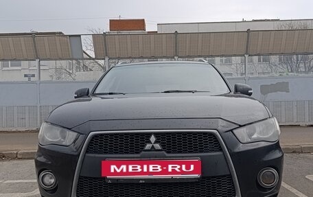 Mitsubishi Outlander III рестайлинг 3, 2010 год, 905 000 рублей, 2 фотография