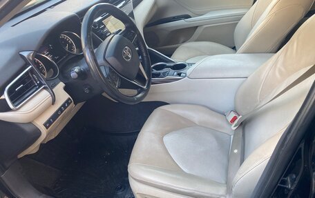 Toyota Camry, 2020 год, 1 990 000 рублей, 10 фотография