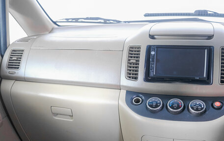 Nissan Serena II, 2003 год, 579 000 рублей, 12 фотография