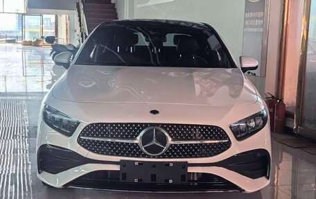 Mercedes-Benz A-Класс, 2023 год, 1 715 000 рублей, 2 фотография