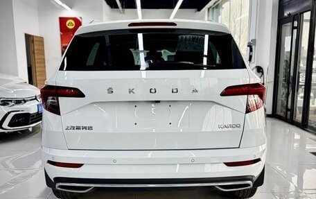 Skoda Karoq I, 2023 год, 2 110 000 рублей, 6 фотография