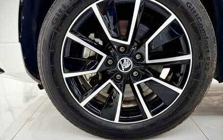 Skoda Karoq I, 2023 год, 2 110 000 рублей, 23 фотография