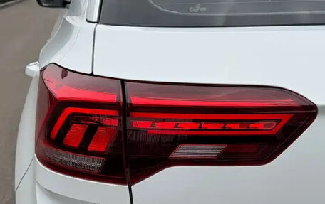 Volkswagen T-Roc I, 2023 год, 1 390 000 рублей, 5 фотография