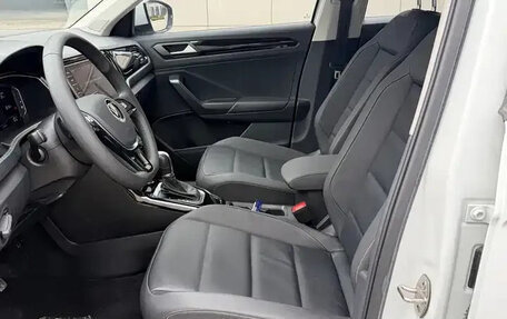 Volkswagen T-Roc I, 2023 год, 1 390 000 рублей, 9 фотография