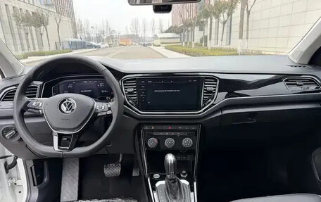 Volkswagen T-Roc I, 2023 год, 1 390 000 рублей, 11 фотография