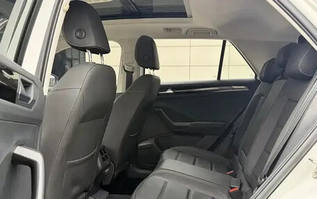 Volkswagen T-Roc I, 2023 год, 1 390 000 рублей, 15 фотография