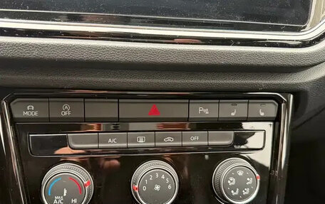 Volkswagen T-Roc I, 2023 год, 1 390 000 рублей, 14 фотография