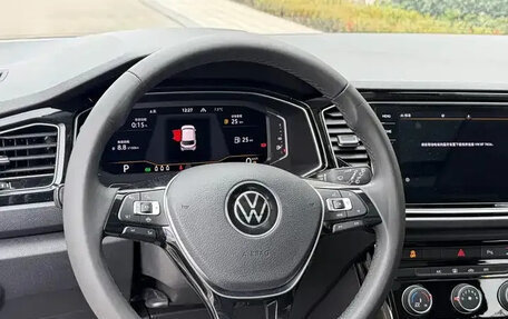 Volkswagen T-Roc I, 2023 год, 1 390 000 рублей, 12 фотография