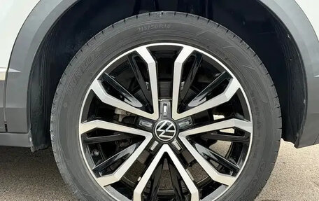 Volkswagen T-Roc I, 2023 год, 1 390 000 рублей, 8 фотография