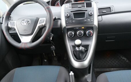 Toyota Verso I, 2013 год, 1 090 000 рублей, 7 фотография