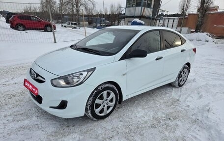 Hyundai Solaris II рестайлинг, 2012 год, 730 000 рублей, 1 фотография