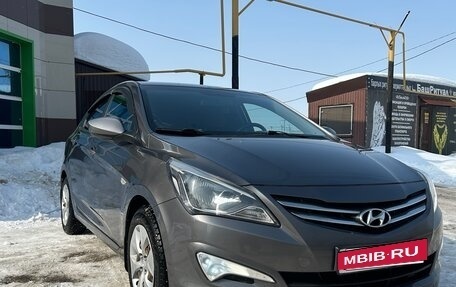 Hyundai Solaris II рестайлинг, 2015 год, 1 000 000 рублей, 2 фотография